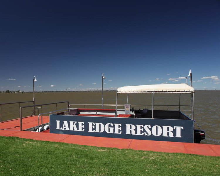 Lake Edge Resort